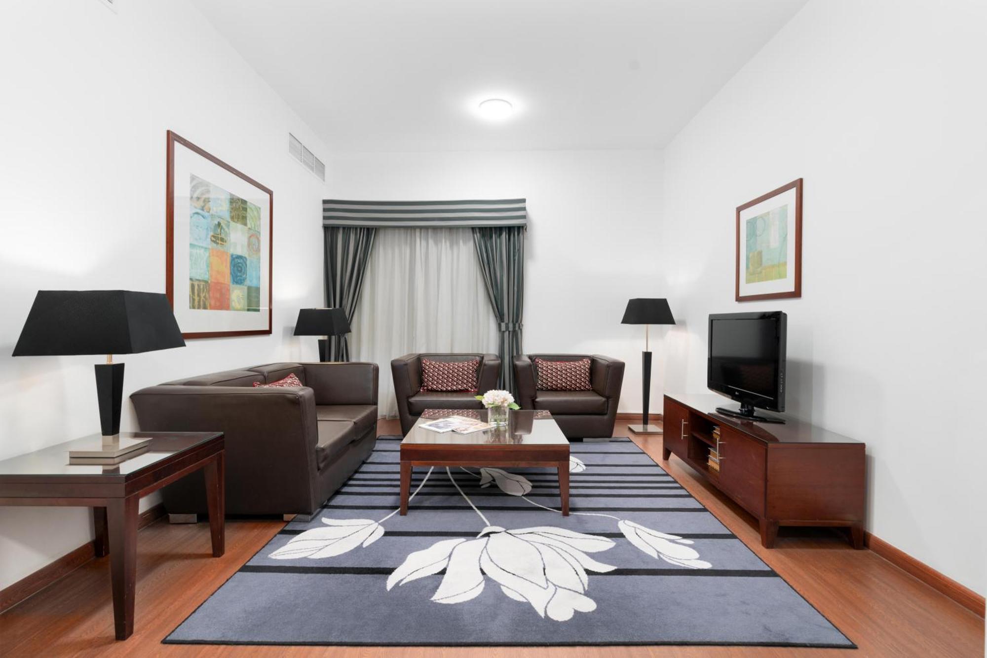 Golden Sands Hotel & Residences Шарджа Екстер'єр фото